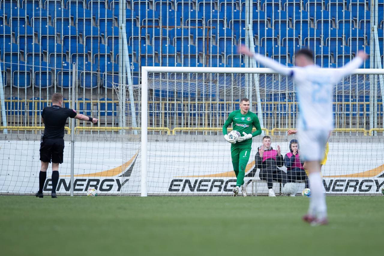 FC Mynai goalkeeper collecting the ball in the six-yard box during Dnipro-1 vs Mynai at Dnipro Arena.