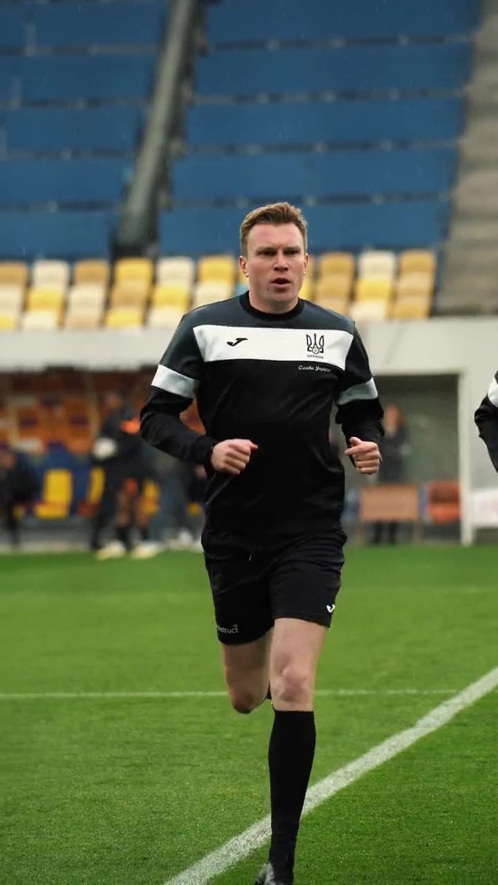 Signature vertical clip of Oleksandr Kalonov on the pitch as an active referee.